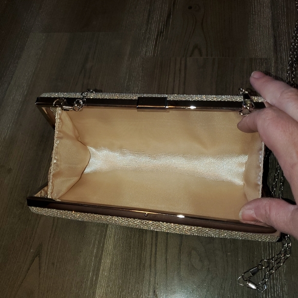 Lovely little gold clutch - Picture 2 of 3